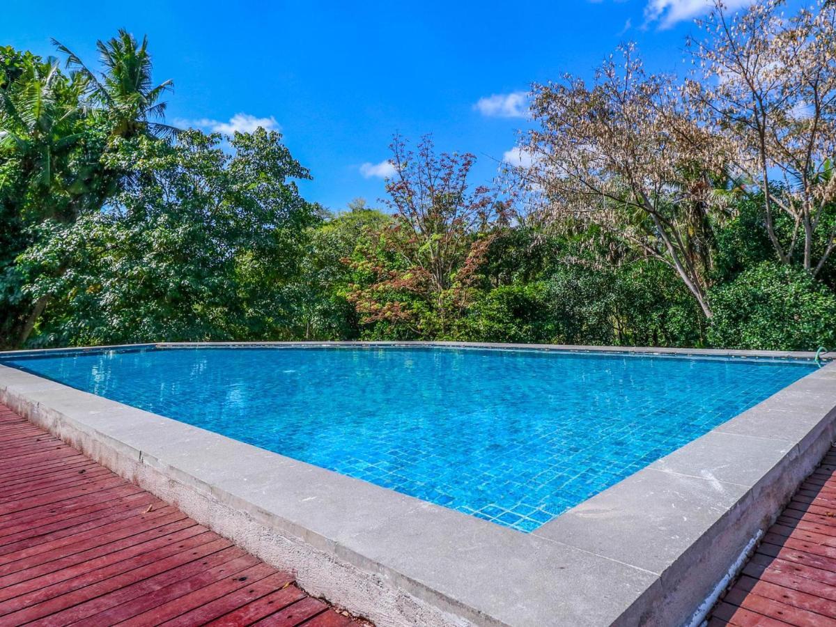 Sekar Arum Riverside Resort In Canggu Танаг-Лот Екстер'єр фото