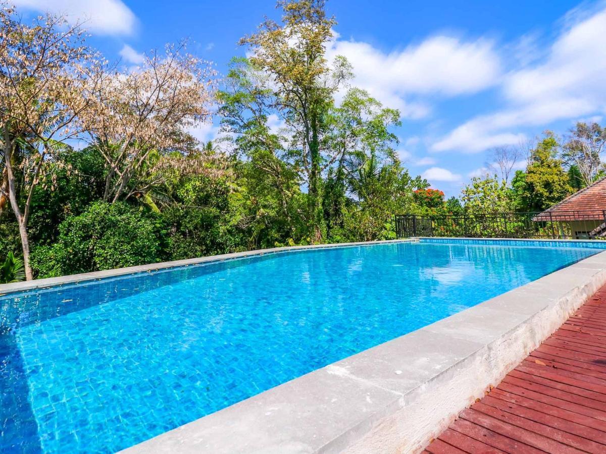 Sekar Arum Riverside Resort In Canggu Танаг-Лот Екстер'єр фото